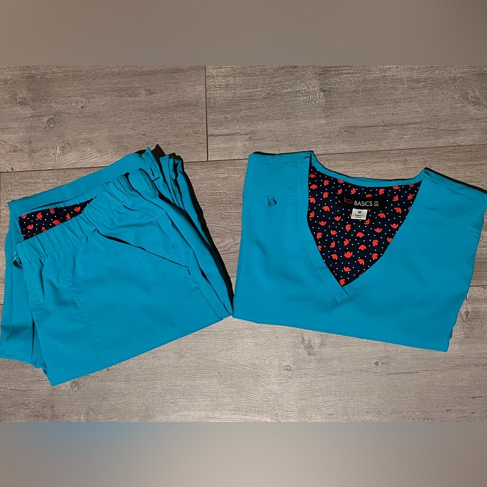 Koi Basics Scrub Set Medium